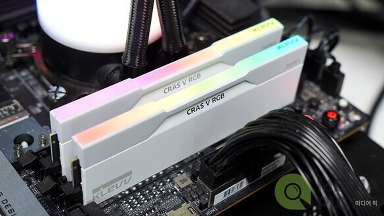 불좀 꺼줄래? ‘ESSENCORE KLEVV DDR5-6400 CL32 CRAS V RGB WHITE AMD 패키지 서린’