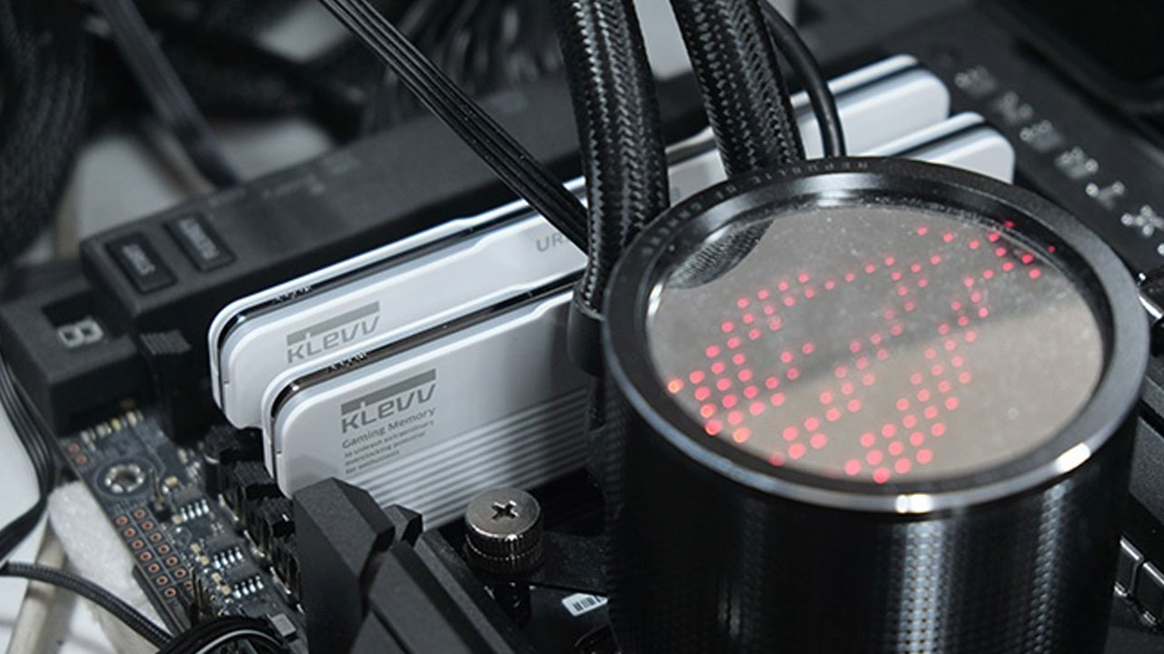 디자인도 성능도 만족, ESSENCORE KLEVV DDR5-6400 CL32 URBANE V RGB