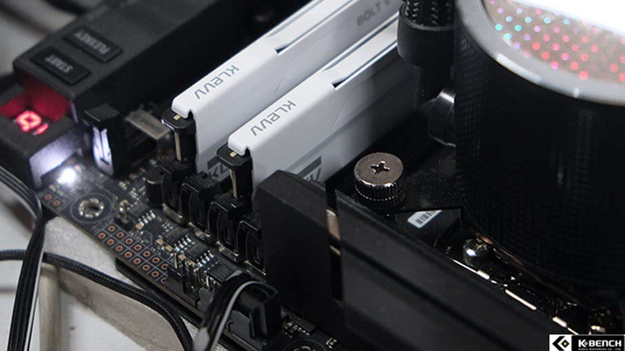 속도 보다 타이밍, ESSENCORE KLEVV DDR5-6000 CL28 BOLT V WHITE