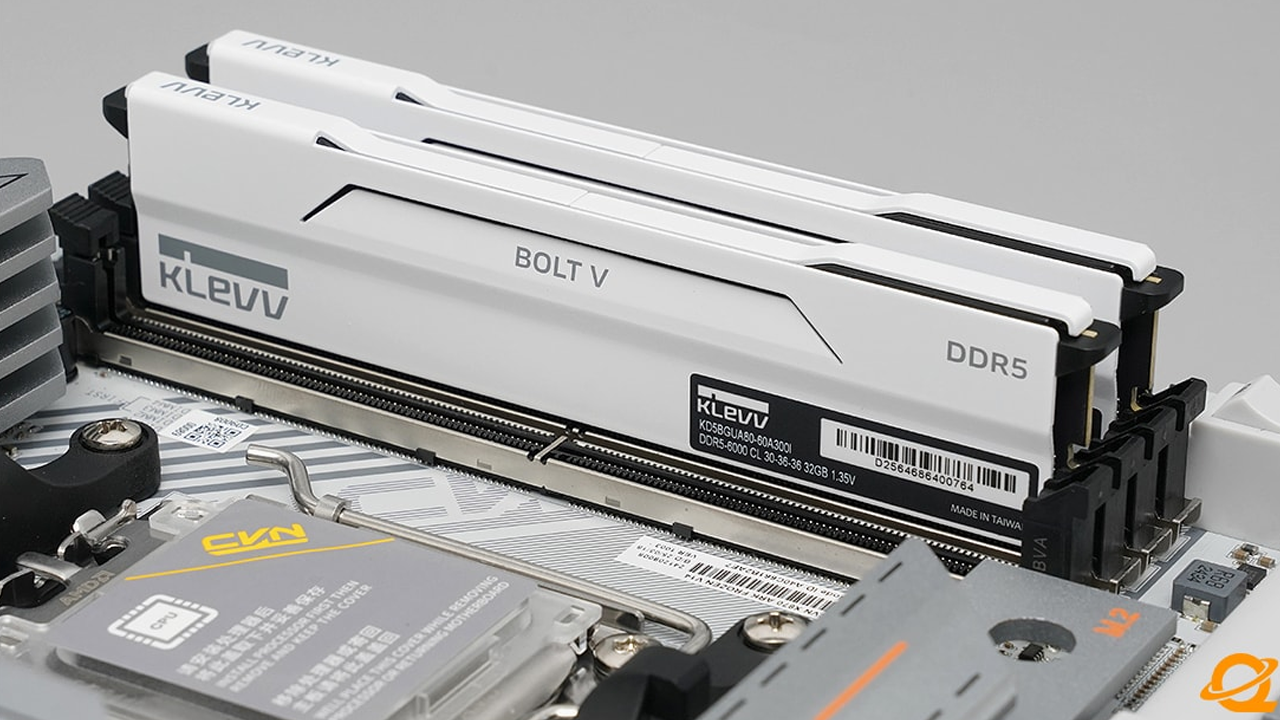 ESSENCORE KLEVV DDR5-6000 CL30 BOLT V WHITE 서린 64GB(32Gx2) 메모리 흰색 BOLT V, 64GB로 넉넉한 용량까지!